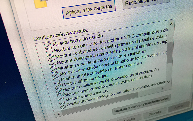 Illustration for article titled Microsoft va a empezar a colarte publicidad en el explorador de Windows 10, así puedes desactivarlo